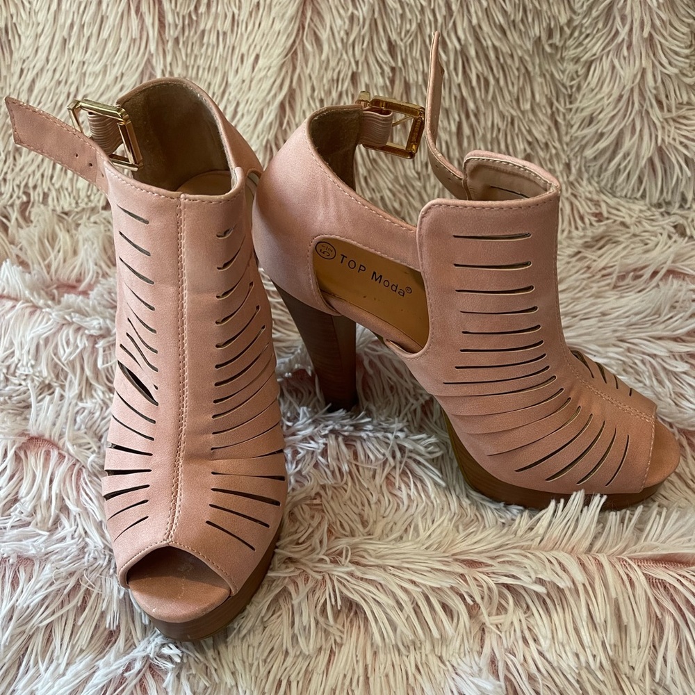 Top Moda Peach High Heels Size 5 1/2